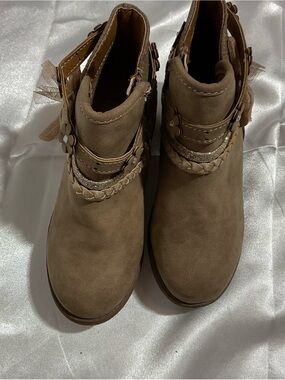 Jellypop Girls' Brown Ankle Boots with Braided & Glitter Straps